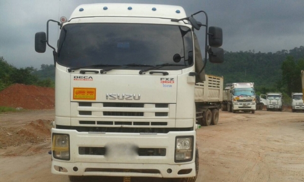 รถอีซูซุ 10 ล้อดั้ม 360 แรงม้า. ปี 55 ( ขายแม่ , ลูก ) , ( รถวิ่ง 2xx,xxx กม. ) สนใจติดต่อ 081 - 6079515 รถอีซูซุ 10 ล้อดั้ม 360 แรงม้า. ปี 55 ( ขายแม่ , ลูก ) , ( รถวิ่ง 2xx,xxx กม. ) สนใจติดต่อ 081 - 6079515