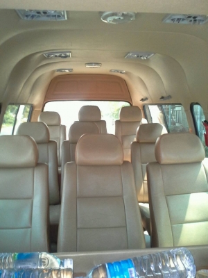 TOYOTA หลังคาสูง เบาะหนัง3 แถว บุหลังคาอย่างดี วางเครื่อง 1J กินแก้สลงเล่มแล้วครับ เปลี่ยนเป็นป้ายดำให้พร้อมเลยครับ