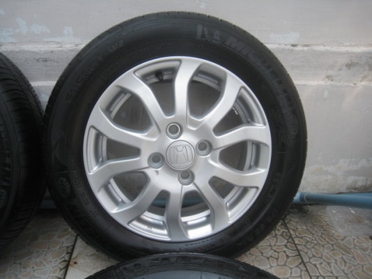 ขายล้อแม็ก Honda brio amaze 14" พร้อมยางปี13 สนใจติดต่อเล็กคลองสามครับ 081-3747940