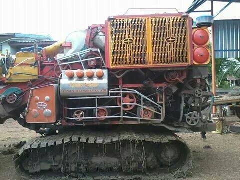 รถเกี่ยวข้าวศักดิ์พัฒนาการเกษตร