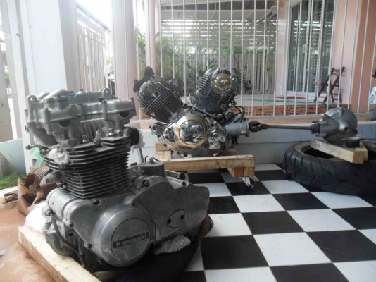 ขายเครื่องcb 8วาล์ลสคาร์บูลูกชักkawazaki kz750สองสูบเป็กเมกาครับ