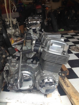 ขายเครื่องcb 8วาล์ลสคาร์บูลูกชักkawazaki kz750สองสูบเป็กเมกาครับ