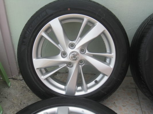 ขายล้อแม็กป้ายแดง Nissan teana 17" พร้อมยางปี13 สนใจติดต่อเล็กคลองสามครับ 081-3747940