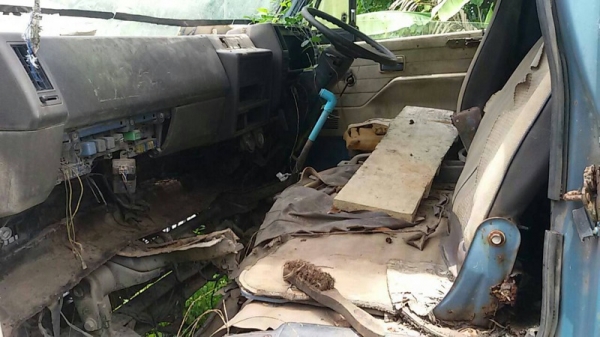 รถอีซูซุ 6 ล้อ รั้ว ( ไม่ดั้ม )  NPR  115 แรงม้า. ปี 33  สนใจติดต่อ 081 - 6079515