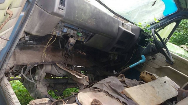 รถอีซูซุ 6 ล้อ รั้ว ( ไม่ดั้ม )  NPR  115 แรงม้า. ปี 33  สนใจติดต่อ 081 - 6079515