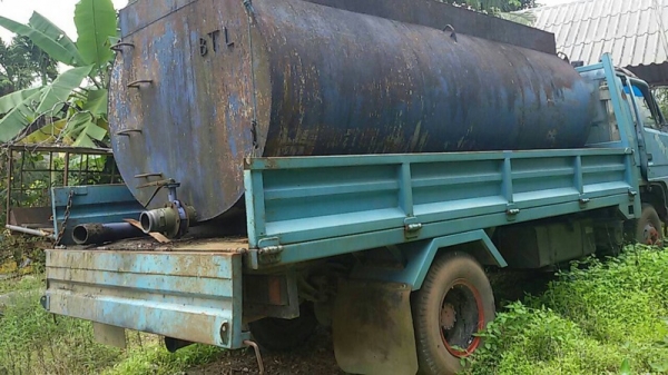 รถอีซูซุ 6 ล้อ รั้ว ( ไม่ดั้ม )  NPR  115 แรงม้า. ปี 33  สนใจติดต่อ 081 - 6079515