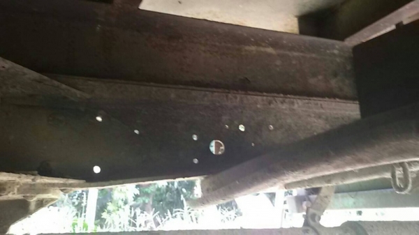 รถอีซูซุ 6 ล้อ รั้ว ( ไม่ดั้ม )  NPR  115 แรงม้า. ปี 33  สนใจติดต่อ 081 - 6079515