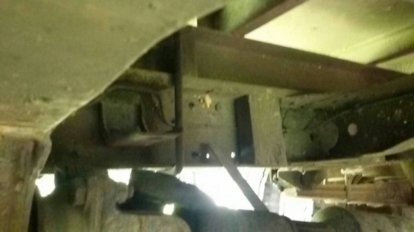 รถอีซูซุ 6 ล้อ รั้ว ( ไม่ดั้ม )  NPR  115 แรงม้า. ปี 33  สนใจติดต่อ 081 - 6079515