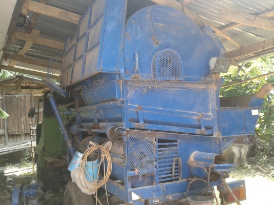 รถนวดข้าวเครื่อง74แยกกันตู้นวด67ฟุตคันซีหน้า5ยาง750 รถนวดข้าวเครื่อง74แยกกันตู้นวด67ฟุตคันซีหน้า5ยาง750