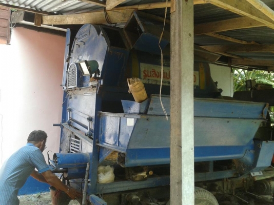 รถนวดข้าวเครื่อง74แยกกันตู้นวด67ฟุตคันซีหน้า5ยาง750 รถนวดข้าวเครื่อง74แยกกันตู้นวด67ฟุตคันซีหน้า5ยาง750