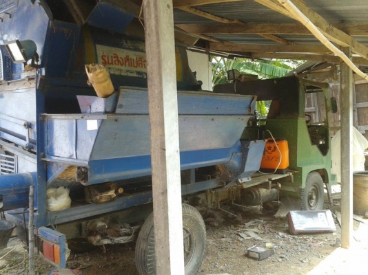 รถนวดข้าวเครื่อง74แยกกันตู้นวด67ฟุตคันซีหน้า5ยาง750 รถนวดข้าวเครื่อง74แยกกันตู้นวด67ฟุตคันซีหน้า5ยาง750