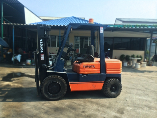 ขายด่วนๆ โฟล์คลิฟ TOYOTA รุ่น5 ยอดนิยม 3 ตัน เครื่องดีเซล1Zเครื่องดีเกียร์ดีมากๆ ยางเต็มๆแบตใหม่แกะกล่อง พร้อมใช้งาน 285,000 ฿ จะเด็ด