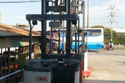 ขายรถไฟฟ้ายืนขับ nichiyu ขนาด 1.8 ตันรุ่น 63 อุปกรณ์ครบ