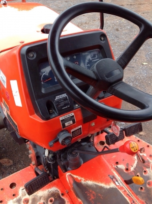 แทรกเตอร์คูโบต้า 2808 สภาพดีมากเดิมทั้งคัน มีโรตารีให้ด้วย แทรกเตอร์คูโบต้า 2808 สภาพดีมากเดิมทั้งคัน มีโรตารีให้ด้วย