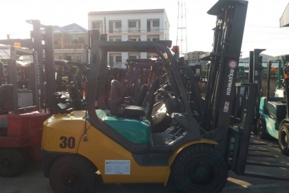 ขาย. รถโฟล์คลิฟท์ KOMATSU FG30 รุ่น 16เครื่องยนต์เบนซิล+แก็ส เกียร์ ออโต้