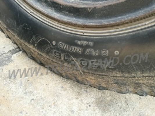 รถบรรทุก 6 ล้อ ยี่ห้ออีซูซุ เป็นกระบะไม้+หัวไม้