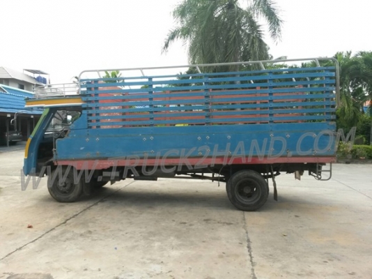 รถบรรทุก 6 ล้อ ยี่ห้ออีซูซุ เป็นกระบะไม้+หัวไม้