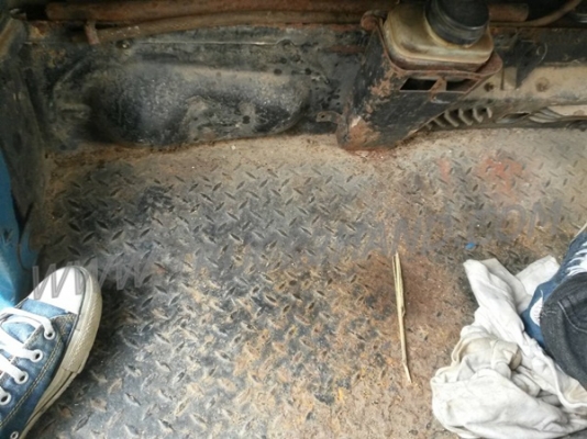 รถบรรทุก 6 ล้อ ยี่ห้ออีซูซุ เป็นกระบะไม้+หัวไม้