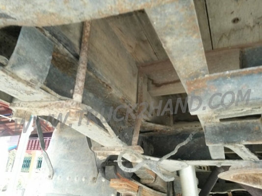 รถบรรทุก 6 ล้อ ยี่ห้ออีซูซุ เป็นกระบะไม้+หัวไม้