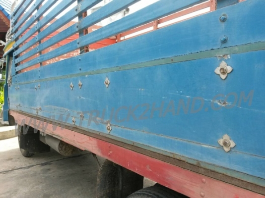 รถบรรทุก 6 ล้อ ยี่ห้ออีซูซุ เป็นกระบะไม้+หัวไม้