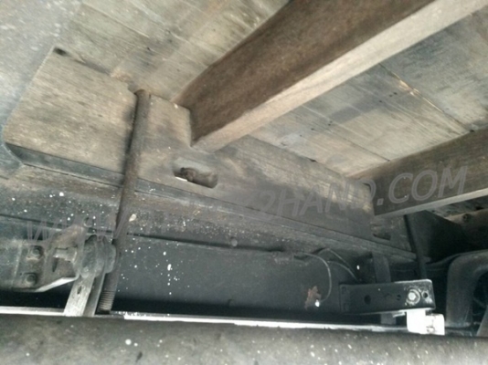 รถบรรทุก 6 ล้อ ยี่ห้ออีซูซุ เป็นกระบะไม้+หัวไม้