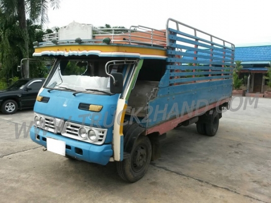 รถบรรทุก 6 ล้อ ยี่ห้ออีซูซุ เป็นกระบะไม้+หัวไม้