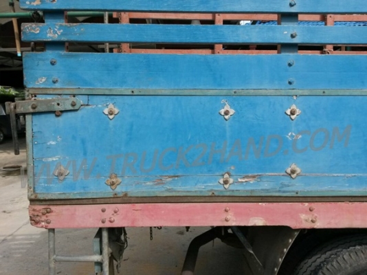 รถบรรทุก 6 ล้อ ยี่ห้ออีซูซุ เป็นกระบะไม้+หัวไม้