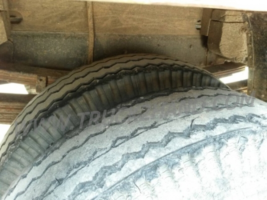 รถบรรทุก 6 ล้อ ยี่ห้ออีซูซุ เป็นกระบะไม้+หัวไม้