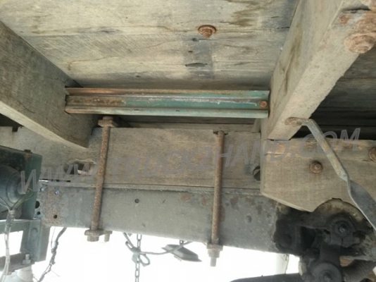 รถบรรทุก 6 ล้อ ยี่ห้ออีซูซุ เป็นกระบะไม้+หัวไม้