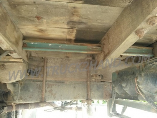 รถบรรทุก 6 ล้อ ยี่ห้ออีซูซุ เป็นกระบะไม้+หัวไม้