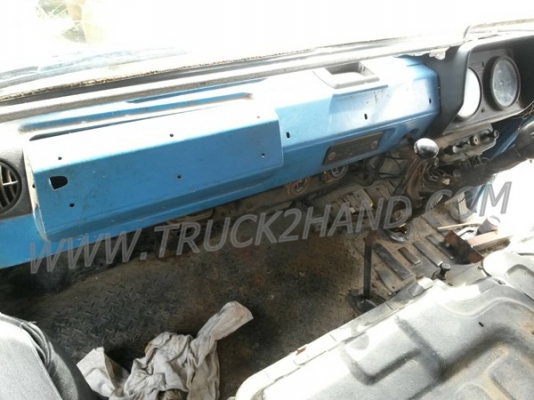 รถบรรทุก 6 ล้อ ยี่ห้ออีซูซุ เป็นกระบะไม้+หัวไม้