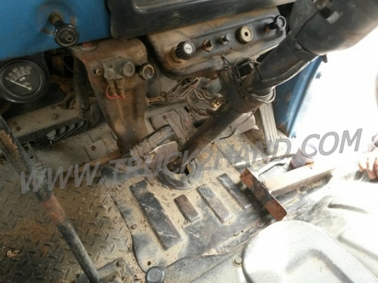 รถบรรทุก 6 ล้อ ยี่ห้ออีซูซุ เป็นกระบะไม้+หัวไม้