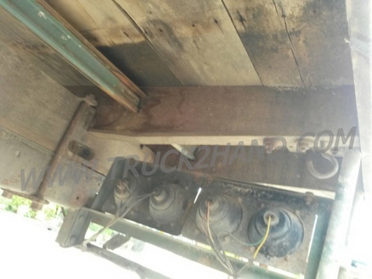 รถบรรทุก 6 ล้อ ยี่ห้ออีซูซุ เป็นกระบะไม้+หัวไม้