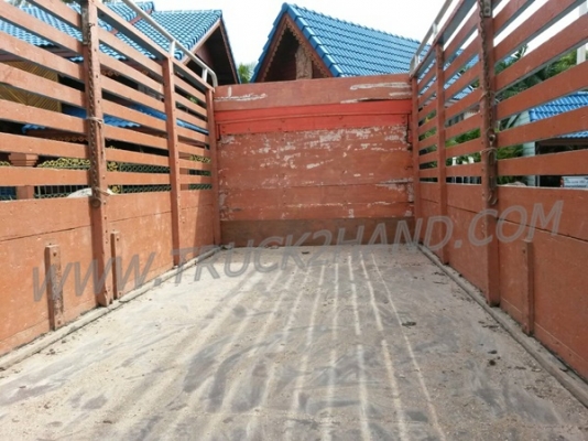 รถบรรทุก 6 ล้อ ยี่ห้ออีซูซุ เป็นกระบะไม้+หัวไม้