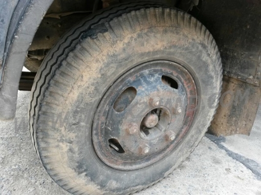 รถบรรทุก 6 ล้อ ยี่ห้ออีซูซุ เป็นกระบะไม้+หัวไม้