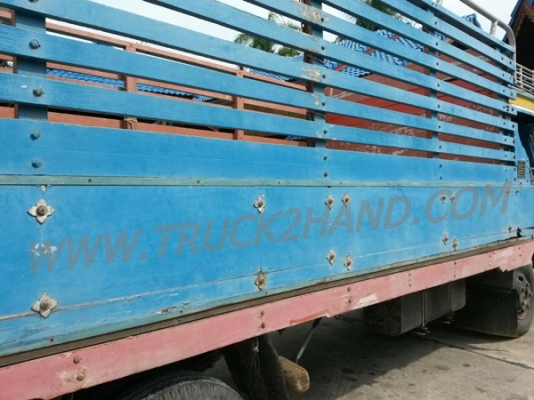 รถบรรทุก 6 ล้อ ยี่ห้ออีซูซุ เป็นกระบะไม้+หัวไม้