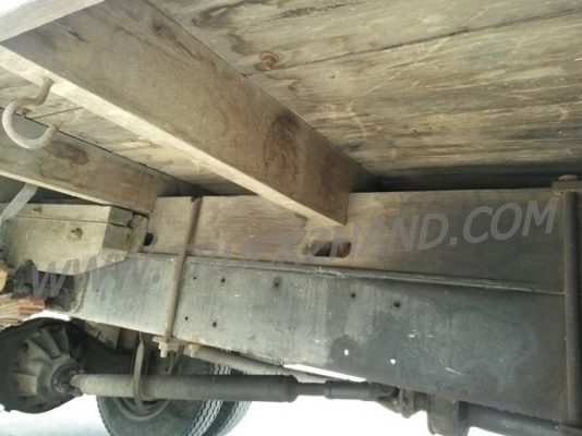 รถบรรทุก 6 ล้อ ยี่ห้ออีซูซุ เป็นกระบะไม้+หัวไม้