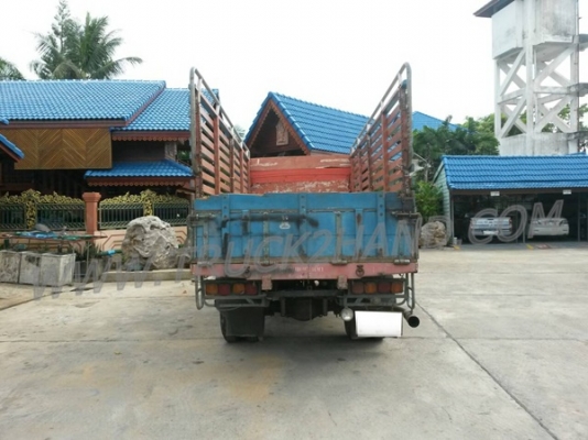 รถบรรทุก 6 ล้อ ยี่ห้ออีซูซุ เป็นกระบะไม้+หัวไม้