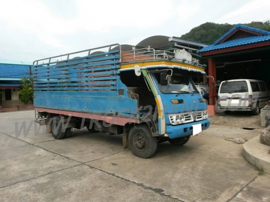 รถบรรทุก 6 ล้อ ยี่ห้ออีซูซุ เป็นกระบะไม้+หัวไม้