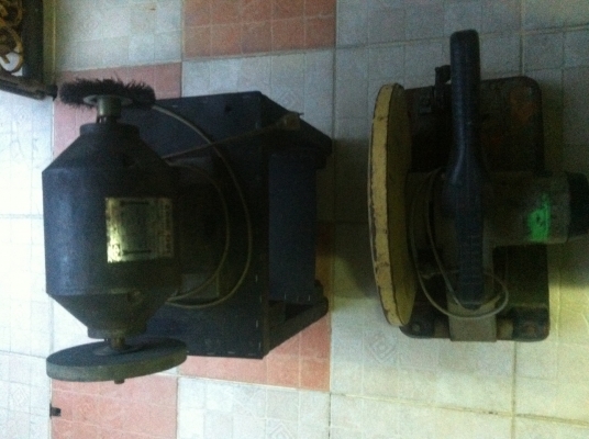 แท่นตัดไฟเบอร์ กับ มอเตอร์เจีย. ขายรวม สองพัน แท่นตัดไฟเบอร์ กับ มอเตอร์เจีย. ขายรวม สองพัน