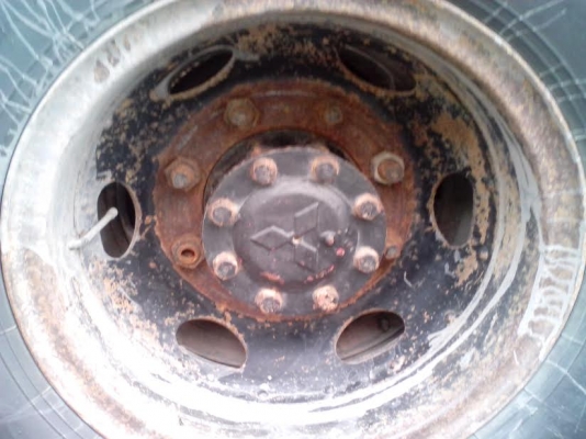 หกล้อดั้ม  168  เเรงม้า   f18  สโลกลาง   เพืองท้ายฟูโซ่  ราคาต่อรองได้ครับ