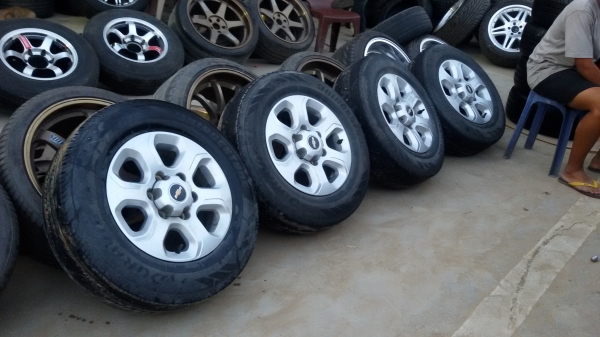 ขายล้อขอบ16 6รูพร้อมยางชุดละ5500