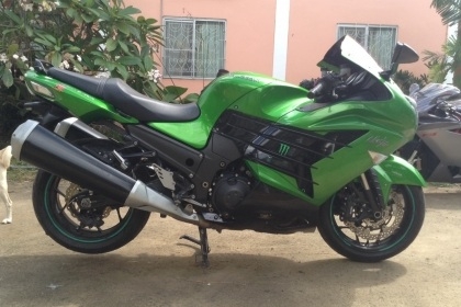 ธารนนทบุรี//ขาย kawasaki Ninja zzr1400 ปี2012 เดิมๆสวยๆ  เครื่องสมบูรณ์ ระบบไฟสมบูรณ์ทุกจุด เอกสารอินวอยท์ -สรรพสารมิตร