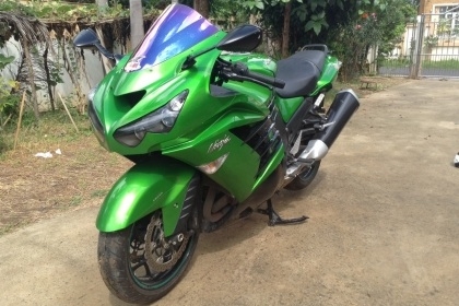 ธารนนทบุรี//ขาย kawasaki Ninja zzr1400 ปี2012 เดิมๆสวยๆ  เครื่องสมบูรณ์ ระบบไฟสมบูรณ์ทุกจุด เอกสารอินวอยท์ -สรรพสารมิตร