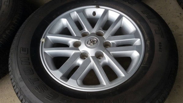 ล้อ ฟอจูนเนอร์ขอบ17พร้อมยาง Bridgestone  ปลายปี12 ลงพื้นใช้งานปี13