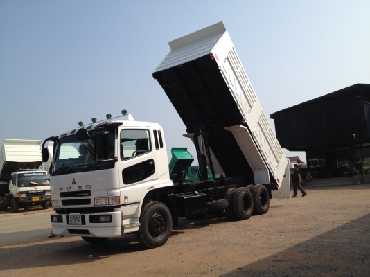 ลูกค้าสั่งครับ ยังมีอีกครับ MITSUBISHI FUSO SUPERGRATE เครื่อง 6M70 380 แรงม้า ระบบน้ำมัน ระบบไฟฟ้าทั้งคัน รถทำใหม่ทุกจุด กระบะ ยาว 6.00 เมตร กว้าง 2.50 เมตร สูง 1.50 เมตร กระบอกดั้มพ์ 15 ตัน ฝาท้ายแบบ 2 ชั้น เหล็กใหม่ทุกชิ้น พร้อมลำโพง ลากลูก พร้อมทะเบีย