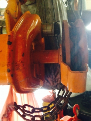 ชาย รองวิ่งมือสอง ขนาด 2T ยี่ห้อ Kito มือเพียง 1ตัว รุ่นเฟืองขับเขื่อนด้วยโซ่สาว ราคาสุดประหยัด สอบถามโทร 080-6135462