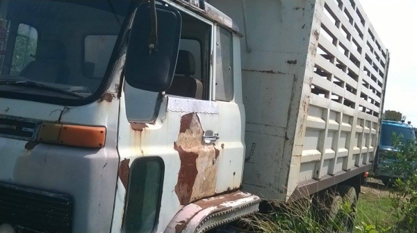 JCM 10 สิบล้อเพลาเดียว เครื่อง 175 CC กระบะเหล็ก ยางดีททะเบียนแจ้งจอด คอกสูง นำเสนอราคาอยู่ที่ 450000