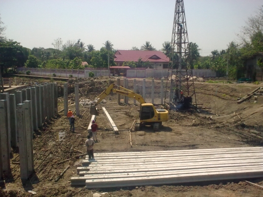 รับตอกเสาเข็มเขื่อน กำแพงกันดิน รั้ว นั่งร้าน ไม้ยูคา  เสาเข็ม