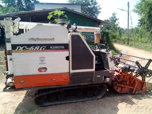 ขายรถเกี่ยวDC68Gพร้อมเทลเลอร์ลากถูกๆ ด่วนครับ